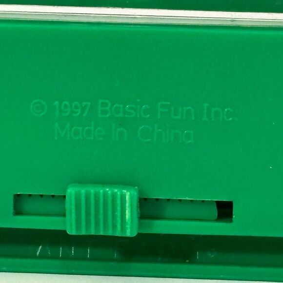 Vintage Uncle Milton's Fascinating Ant Farm Keychain By Basic Fun 1997 - Picture 4 of 10